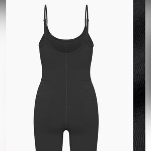 Aritzia - Wilfred Free Divinty 7” Romper